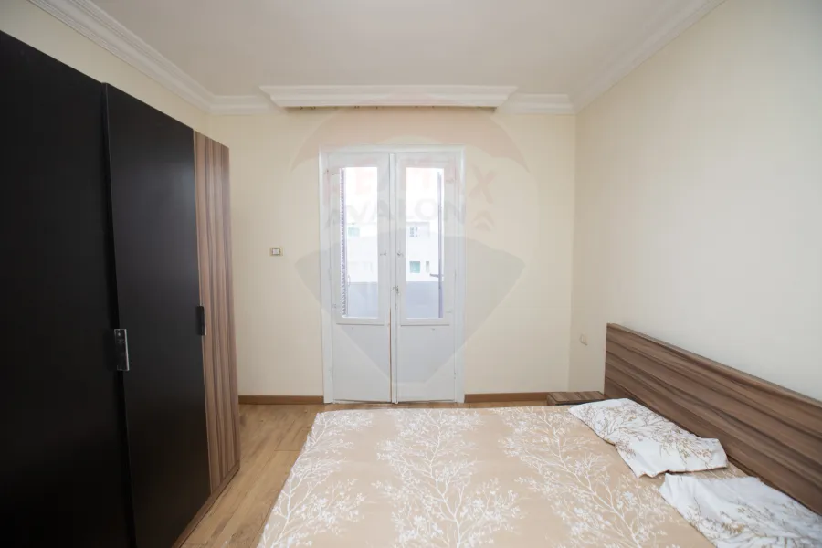 شقة للإيجار المفروش 110 م كامب شيزار(ش عمر لطفى)