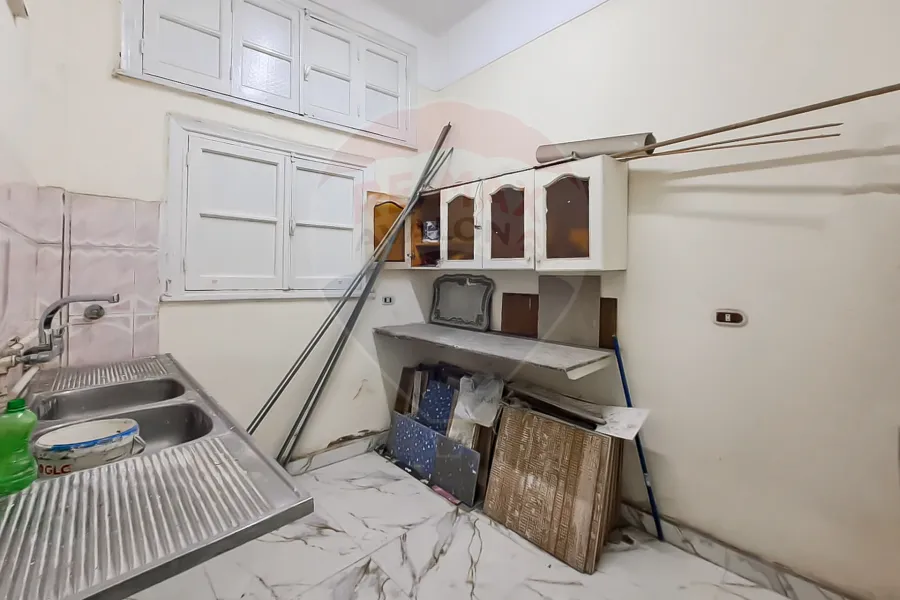 مقر إداري للإيجار 140 م الشاطبي ( خطوات من البحر )