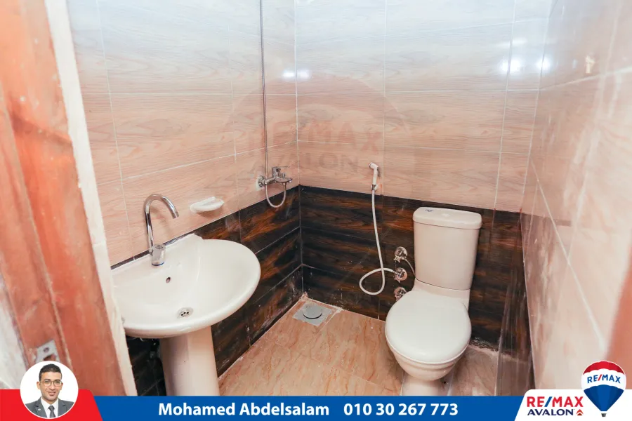 بدروم تجاري للبيع 300 م سيدي بشر (ش جمال عبد الناصر) -