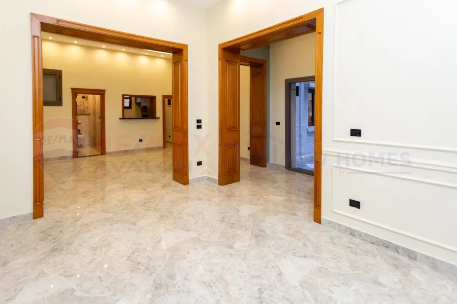 Ground apartment with garden for sale 280 m Kafr Abdo (Steps from Abo Qir St.)