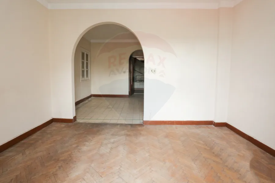 شقة اداري او سكني للايجار 100 م الأزاريطة (خطوات من البحر)