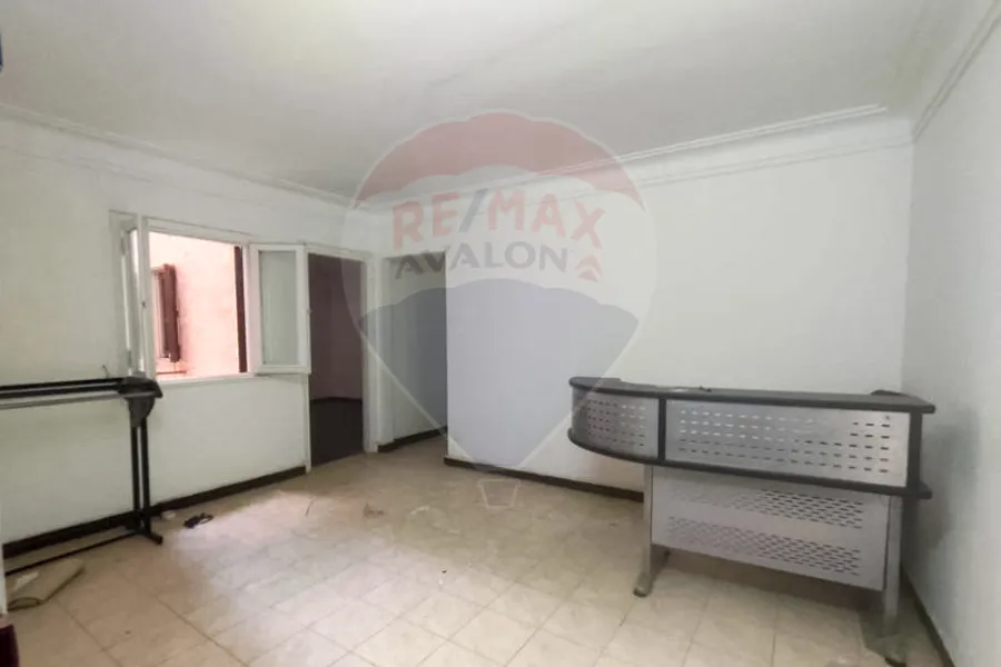 شقه للبيع 165 م رشدي (على الترام مباشرة)