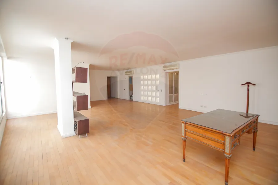 شقة للبيع 270 م كفر عبده (ش الإسماعيلية)