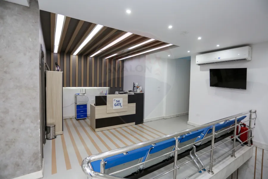 محل + ميزان للإيجار 300 م محرم بك (ش صالح الحديني)