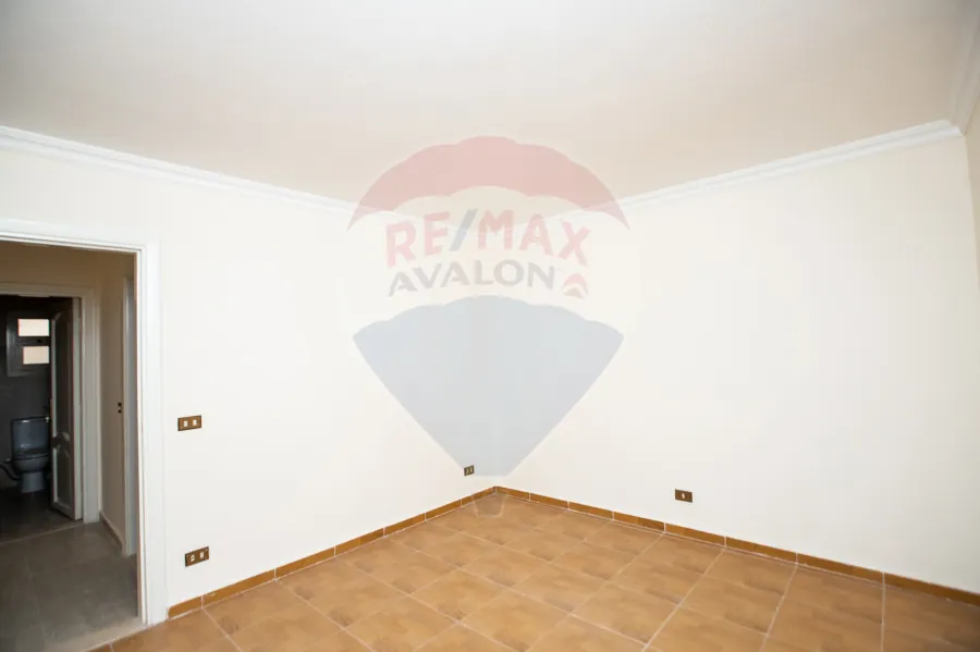 Apartment for rent 235 m Stanly (Directly on the sea )