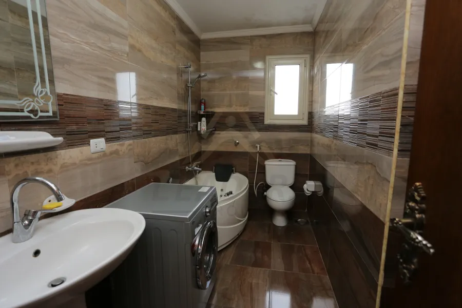 شقة للبيع 140 م الحي اللاتيني (متفرع من ش فؤاد)