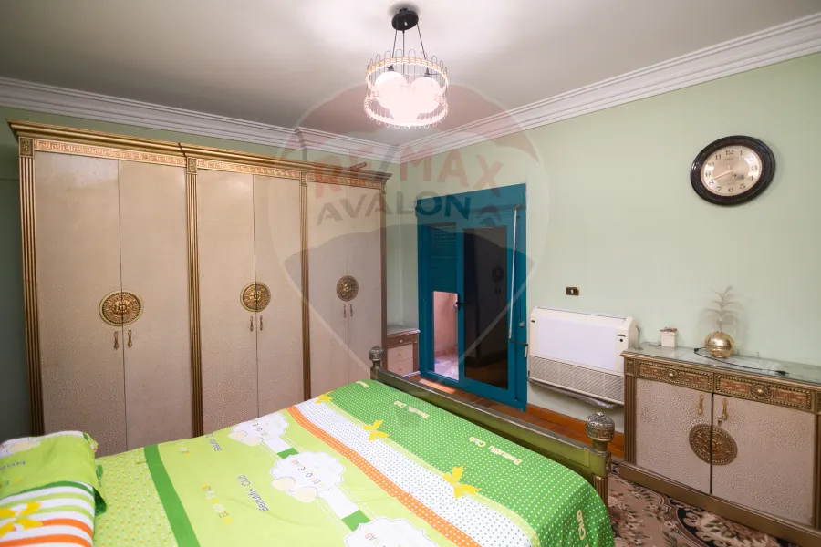 شقة للبيع 180 م لوران (ش عبد السلام عارف على الترام مباشرة)