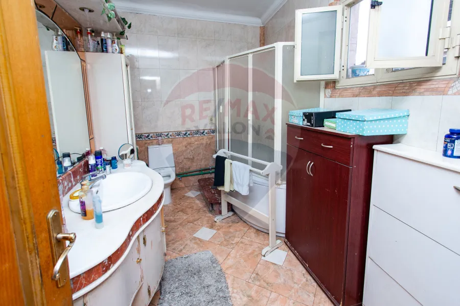 شقة للبيع 330 م جليم (تري البحر مباشرة)