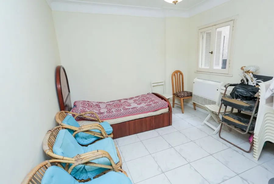 شقة للبيع 185م المندرة (ش جمال عبد الناصر)