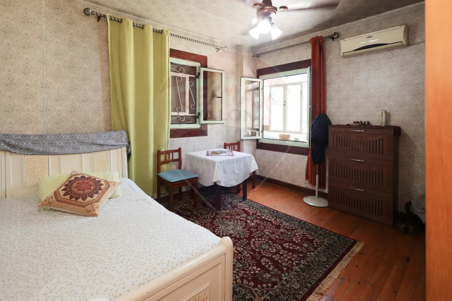 شقة للبيع 130 م جليم ( خطوات من البحر)