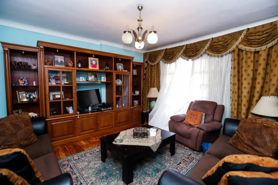 Apartment for sale 210m Laurent- Tram St