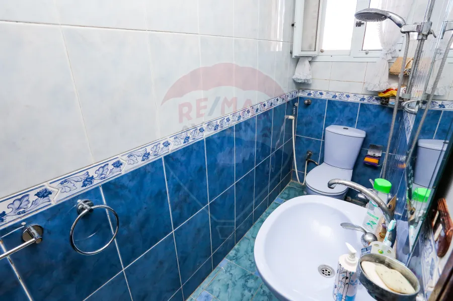 شقه تربلكيس للبيع 735 م  جليم ( خطوات من البحر )