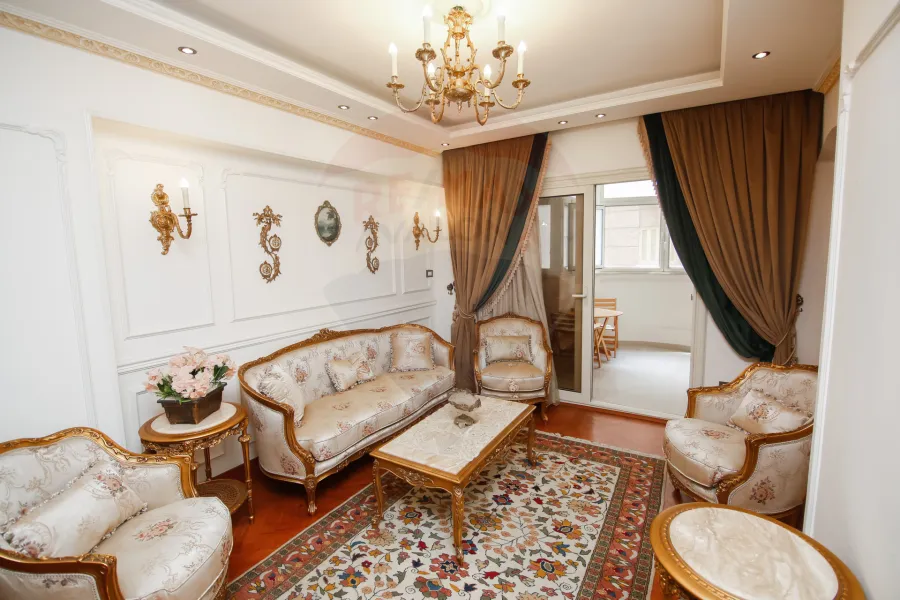 شقة للبيع 170 م كامب شيزار (خطوات من كوبري الجامعه)