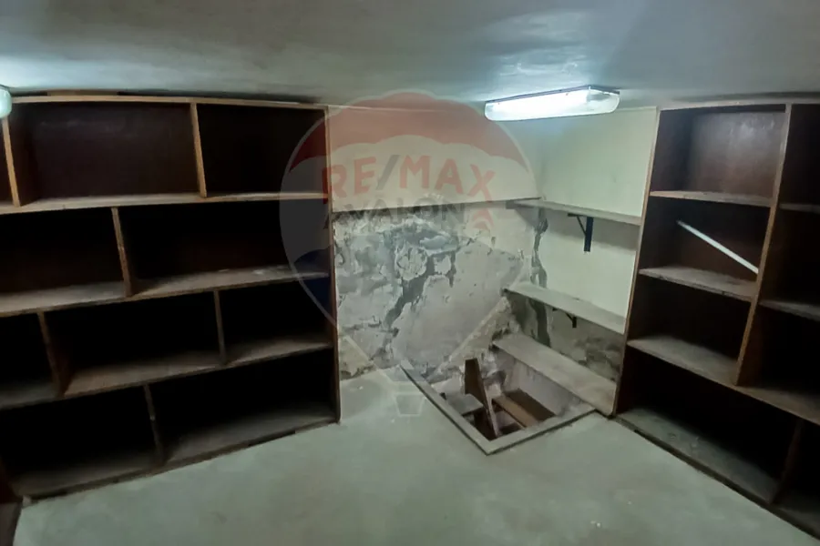 Shop 25 m + Up Floor 15 m for rent Sidi Gaber (Abou Qir St.)