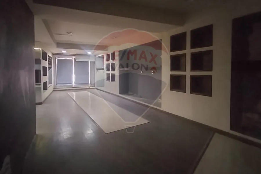 Shop + mezzan for rent 460 m Moustafa Kamel (Abu Qir st.)