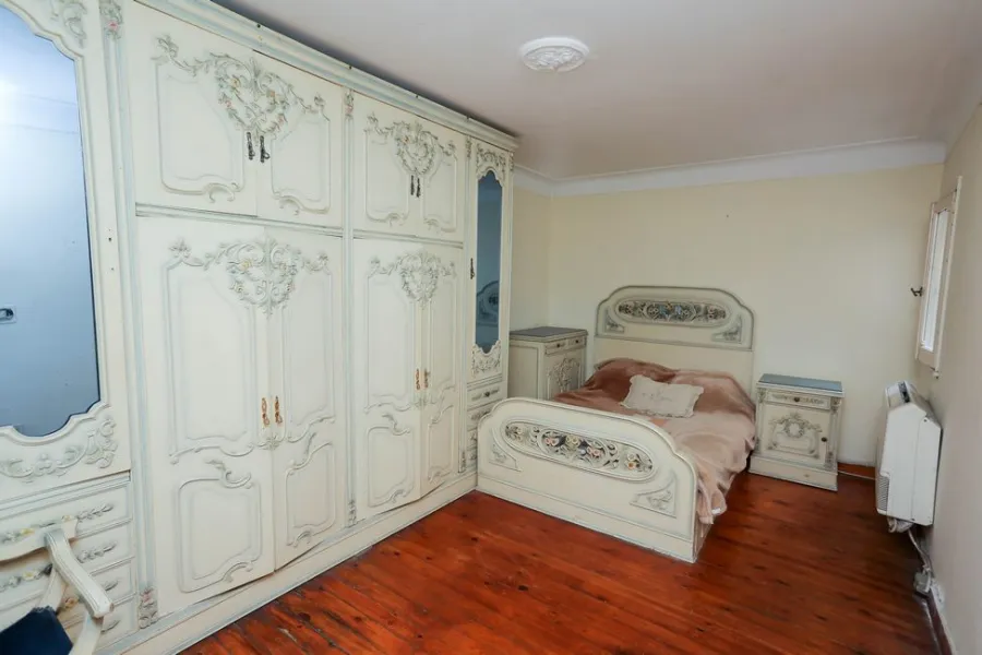 شقة للبيع 185م المندرة (ش جمال عبد الناصر)