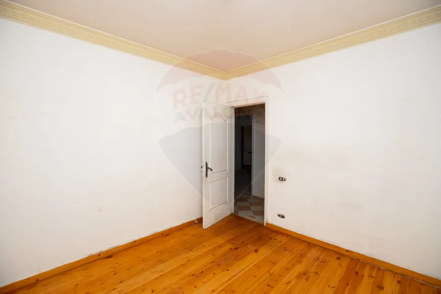 شقة للبيع  170م كفر عبده  (ش امير البحار - خطوات من ش ابوقير الرئيسي