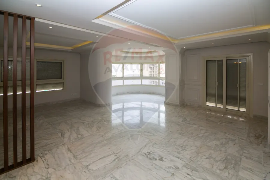 شقة للبيع 215 م رشدي (شارع سوريا - عمارة براند)