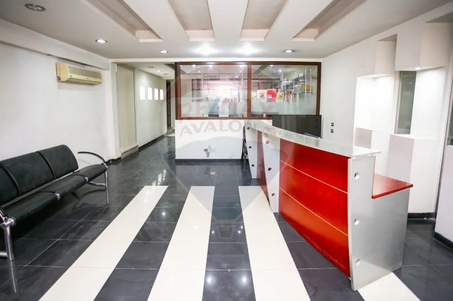 مقر إداري مرخص  للايجار 430 م  طريق مطار النزهة (أبراج الثغر)