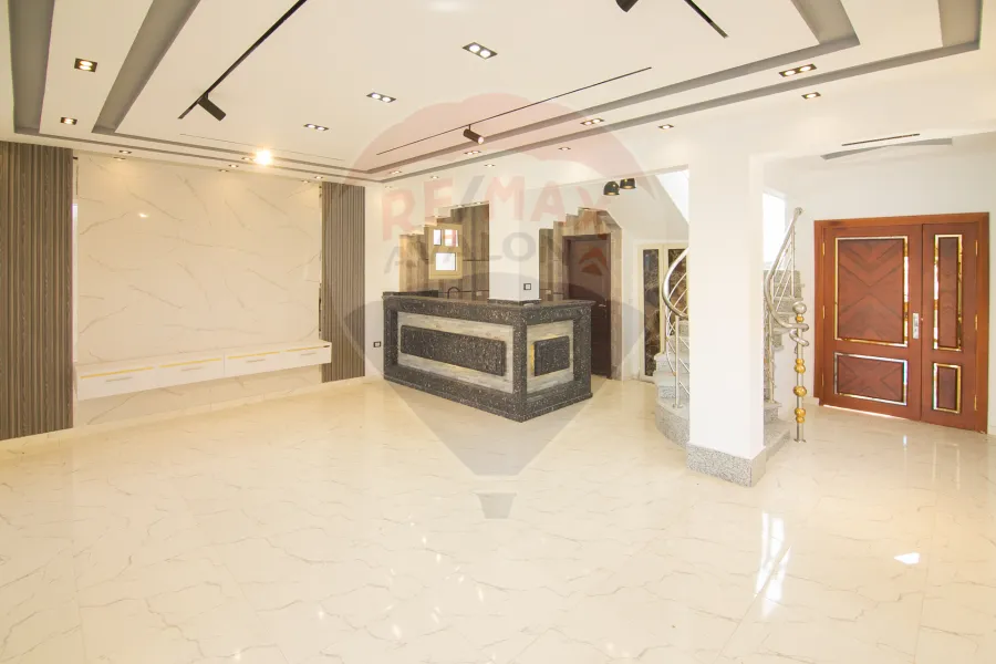 فيلا ستاندالون للبيع (بيرلا مارينا) - 255 م