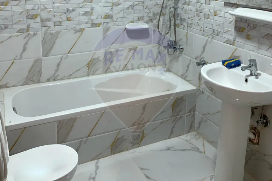 شقة للايجار المفروش 220 م سموحة (ش فوزي معاذ)