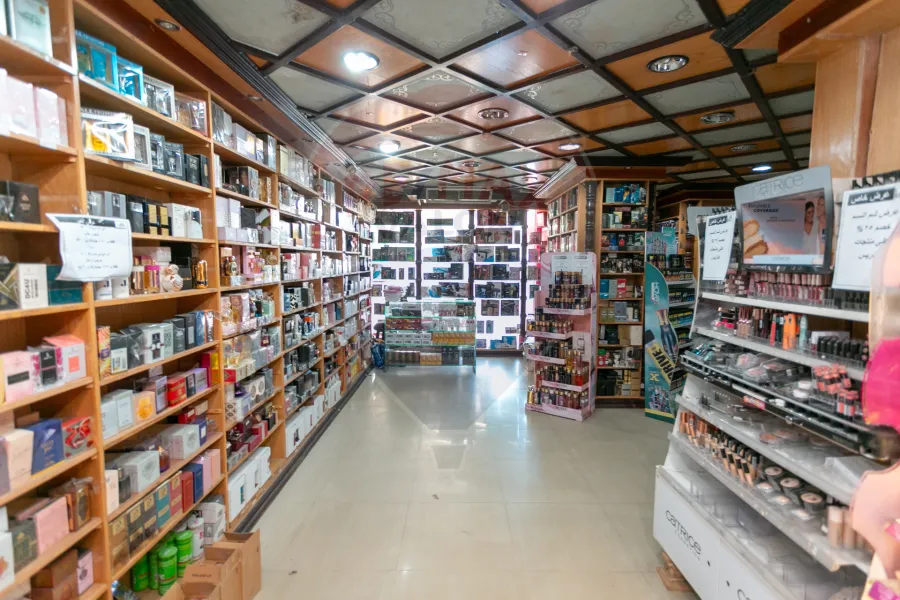 محل للبيع 70 م + 263 م ميزان فلمنج (علي الترام مباشرة)