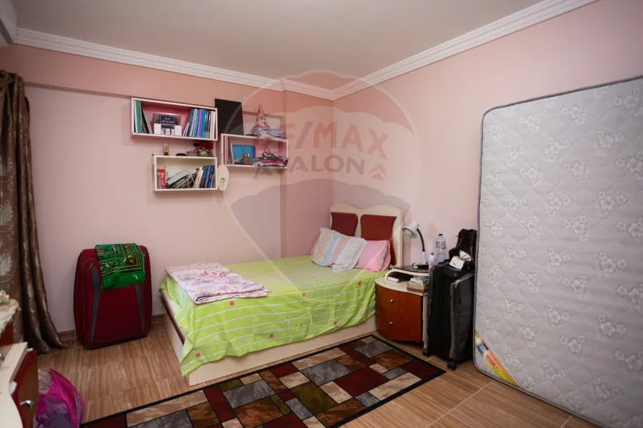 شقة للبيع 165 م كامب شيزار (ش عمر لطفي)