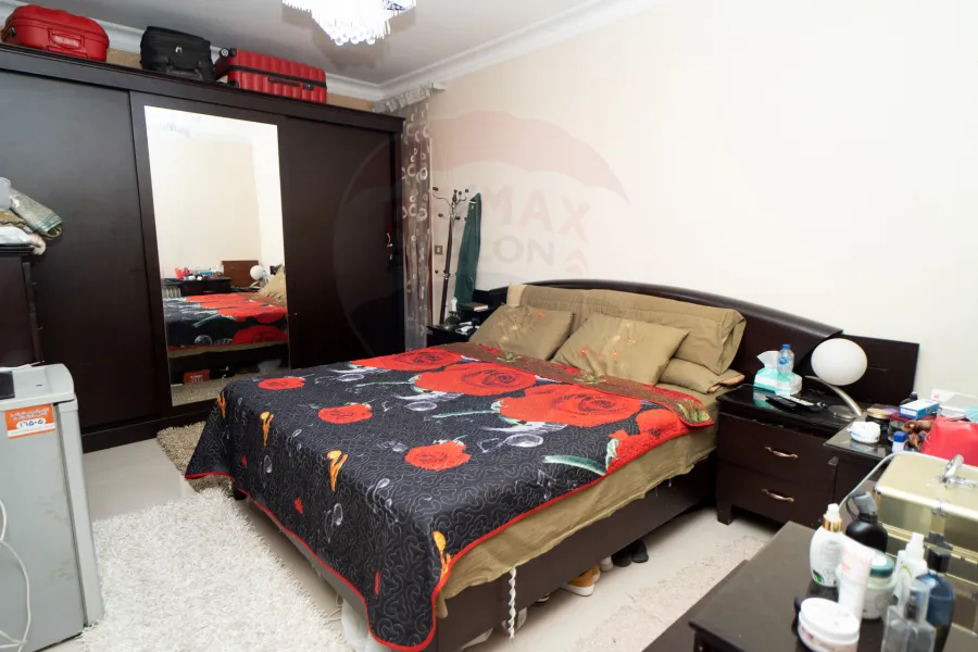 شقة للبيع  190 م سموحة (ش فوزي معاذ)