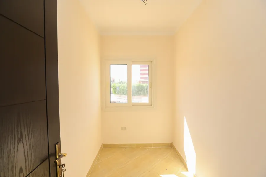 فيلا للبيع 205م الساحل الشمالى (قريه روزانا - خطوات من البحر)