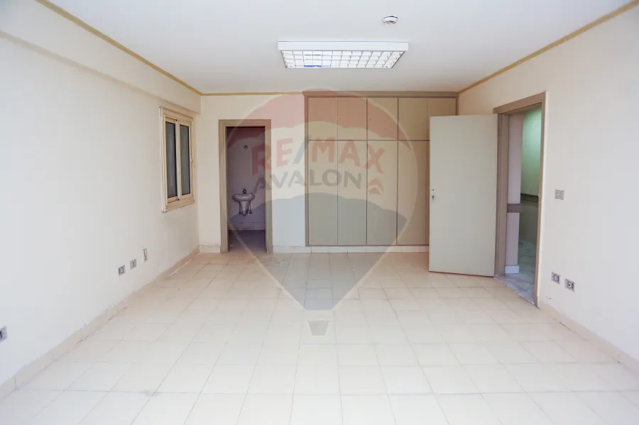 محل + ميزانين للايجار 300 م سموحه (ش فوزي معاذ)