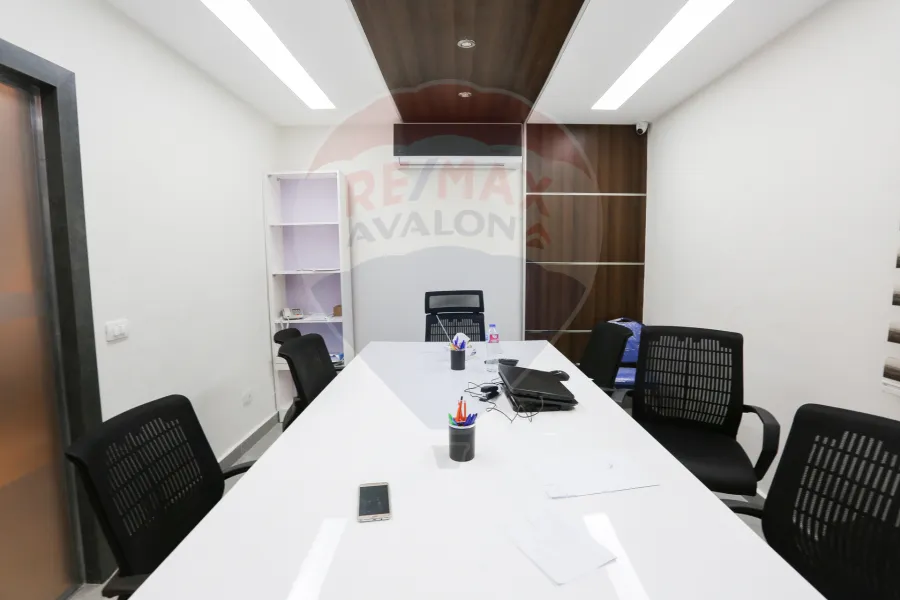 مقر تجاري للبيع 180 م لوران (متفرع من ش الإقبال)