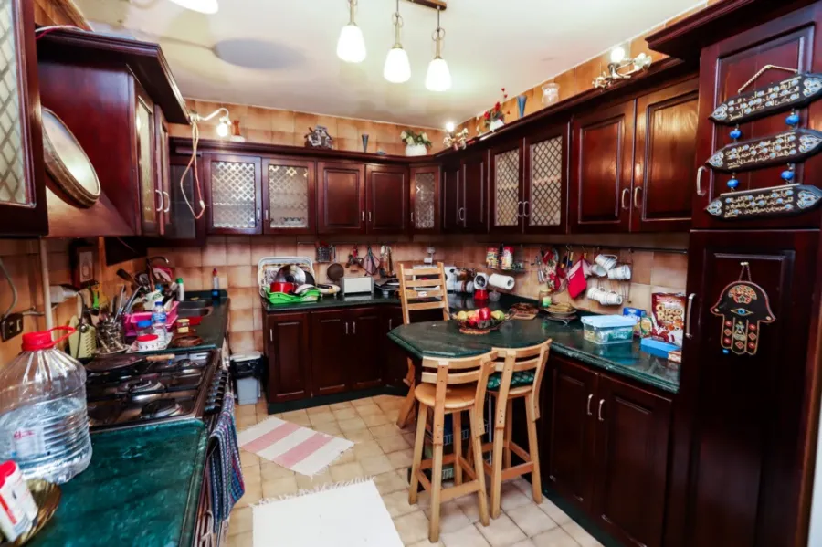 Apartment for sale 210m Laurent- Tram St