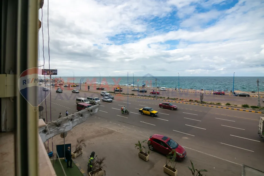 Apartment for sale 150 m Sporting (Directly on the sea)