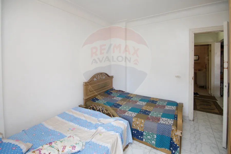 شقة للبيع 105 م المندرة (ش جمال عبد الناصر)