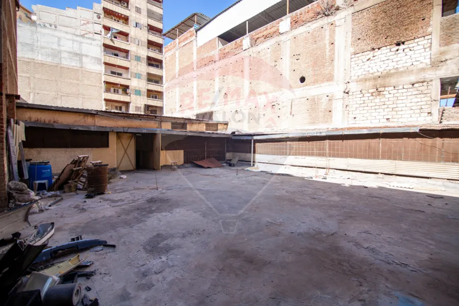 Factory for sale 750 m Al-Ras Al-Sawda (steps from Mostafa Kamel St.)