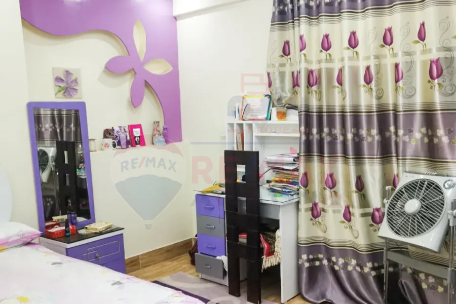 شقة للبيع 215 م سيدي بشر (ش جمال عبد الناصر)