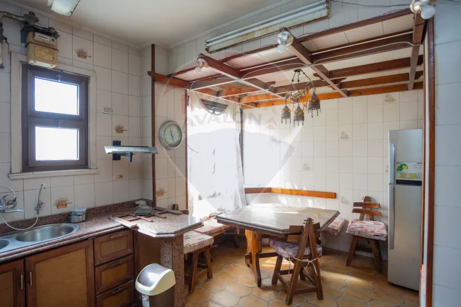 شقه للبيع 300 م زيزينيا (ش قائم حسن محمود)