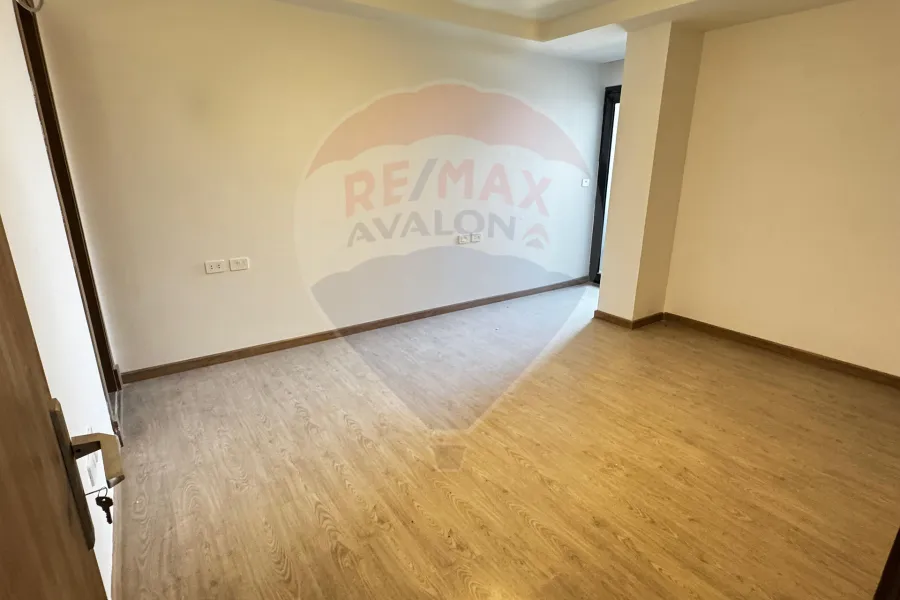 شقة للبيع 152 م سموحة (كومباوند سكاي لاين)