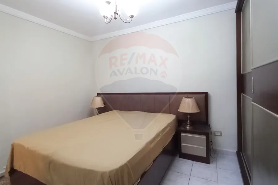 شقة للبيع 110 م محرم بك ( خطوات من محور المحمودية )