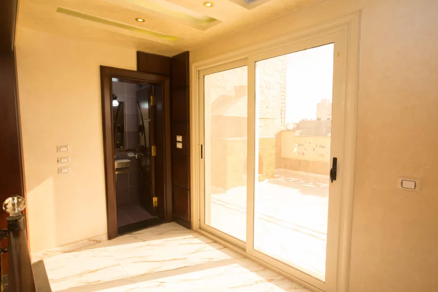 شقة دوبليكس للبيع 550م السرايا (خلف مدرسة الطفولة السعيدة)