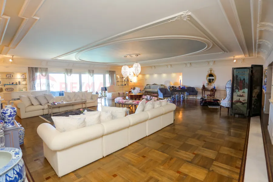 Apartment for sale 600 m San Stefano (Al-Nahhas Building - directly on the sea)