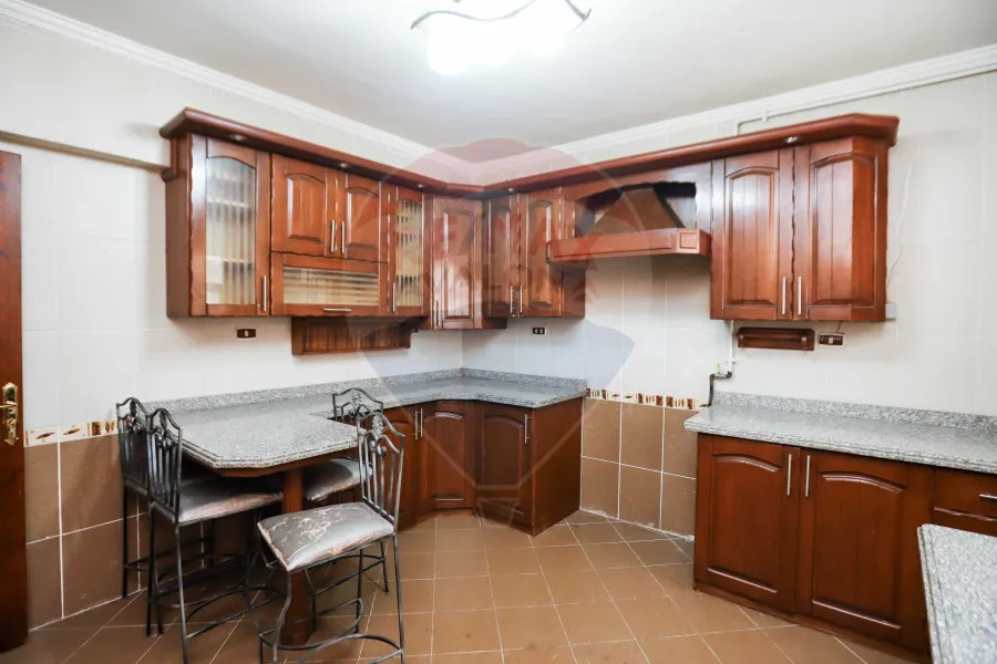 شقه للبيع 218 م جليم ( ش ابو قير مباشره )