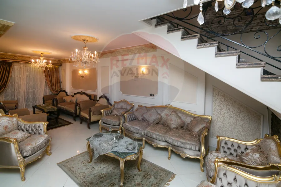 شقة دوبلكس للبيع  180 م بولكلي (خطوات من ش أبو قير)