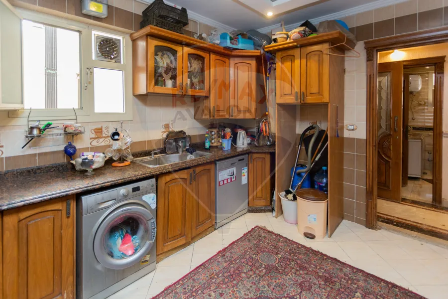 شقة للبيع 275 م كفر عبده (ش سكينة بنت الحسين)