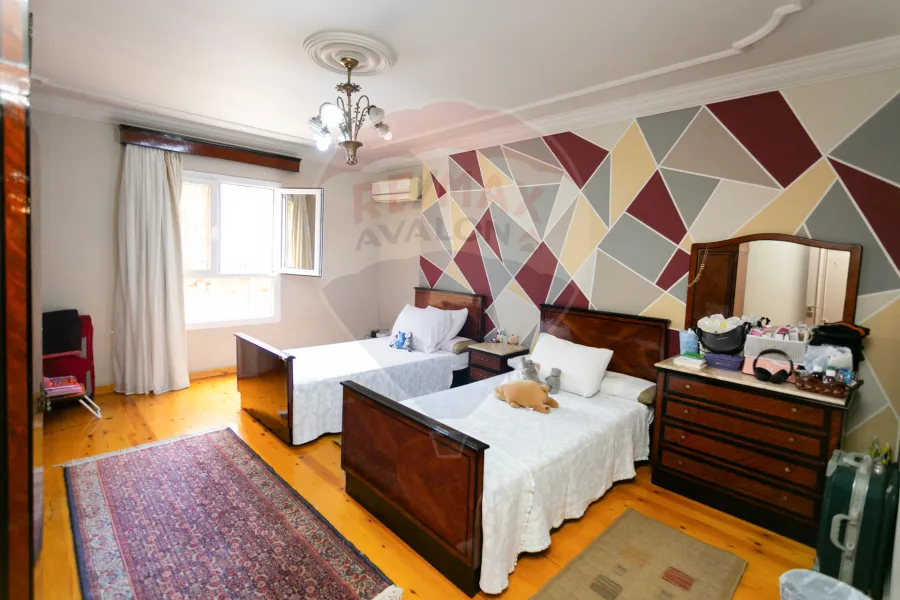 شقة للبيع 311 م لوران (علي الترام مباشرة)