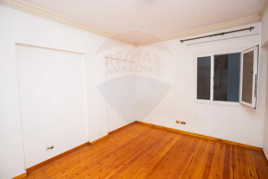 شقة للبيع  170م كفر عبده  (ش امير البحار - خطوات من ش ابوقير الرئيسي