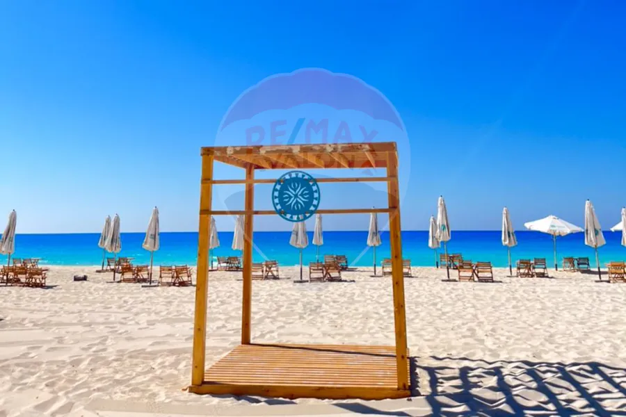 شاليه للبيع الساحل (وايت ساند) الكيلو 75 بحري الطريق - 65 م + 57 م رووف