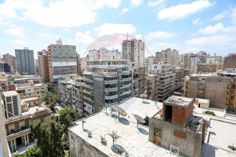 شقة للبيع 194 م زيزينيا (كومباوند بشارع ابو قير الرئيسي)