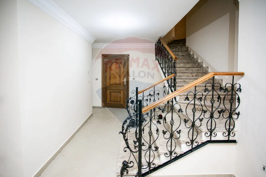 مقر إدارى دوبلكس للإيجار 210م ستانلى (متفرع من البحر)