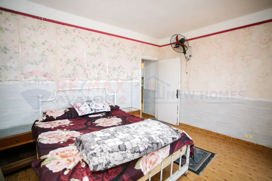 شقة للبيع 120 م سيدي بشر(علي البحر مباشرة)